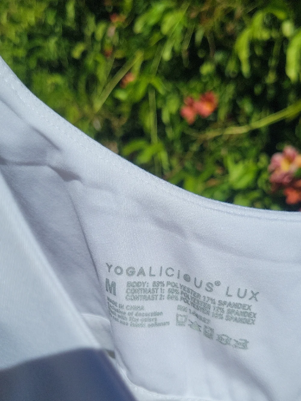 Yogalicious Lux White Scoop Neck Sports Bra/ Cropped Tank M